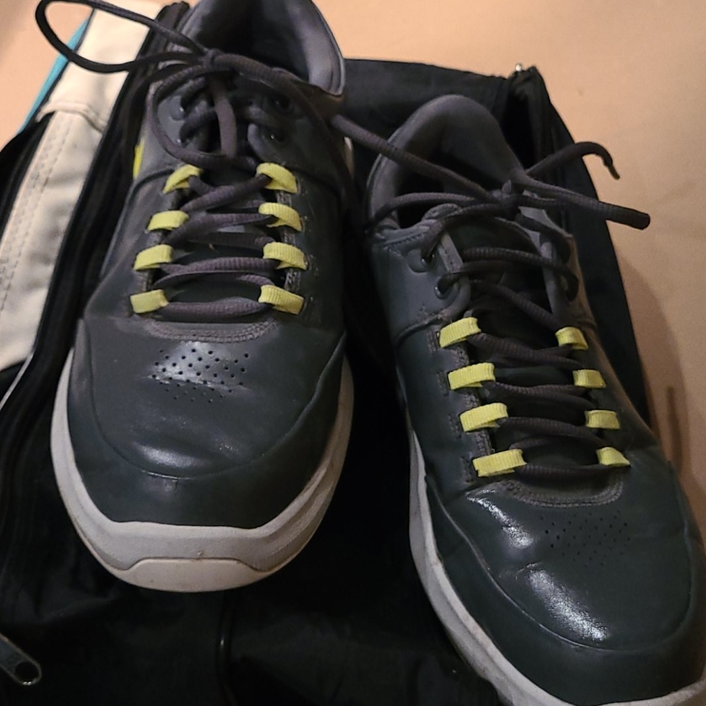 Mens nike golf shoes and bag